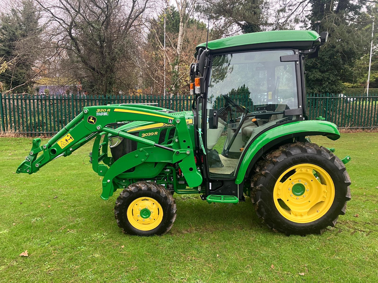 John Deere 3039R compact tractor - Micro tracteur: photos 4 John Deere 3039R compact tractor - Micro tracteur: photos 4
