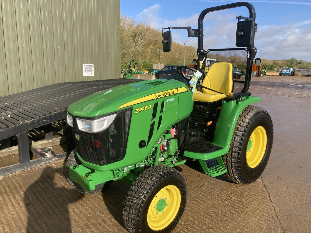 John Deere 3046R compact tractor - Micro tracteur: photos 1 John Deere 3046R compact tractor - Micro tracteur: photos 1