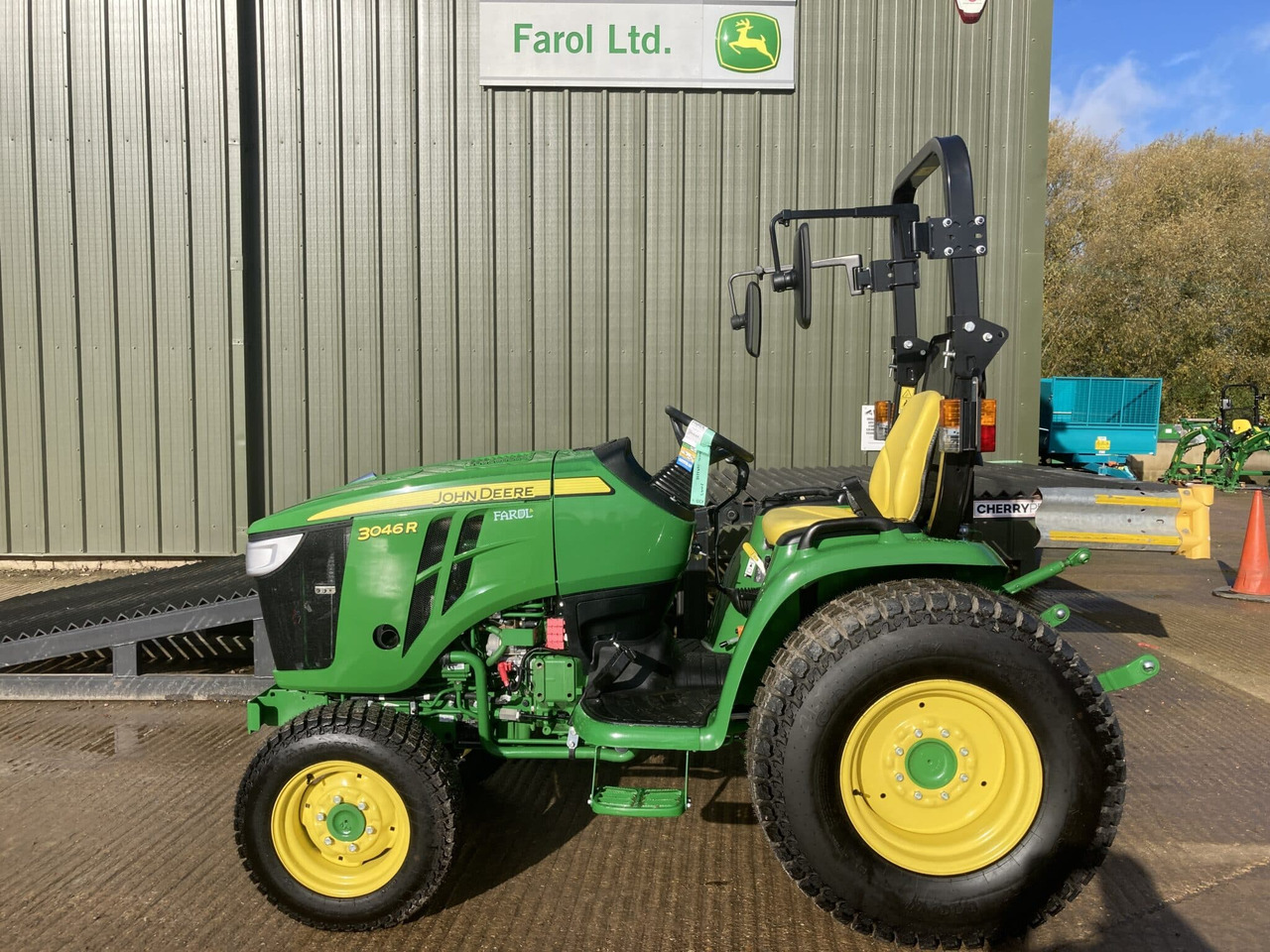 John Deere 3046R compact tractor - Micro tracteur: photos 2 John Deere 3046R compact tractor - Micro tracteur: photos 2
