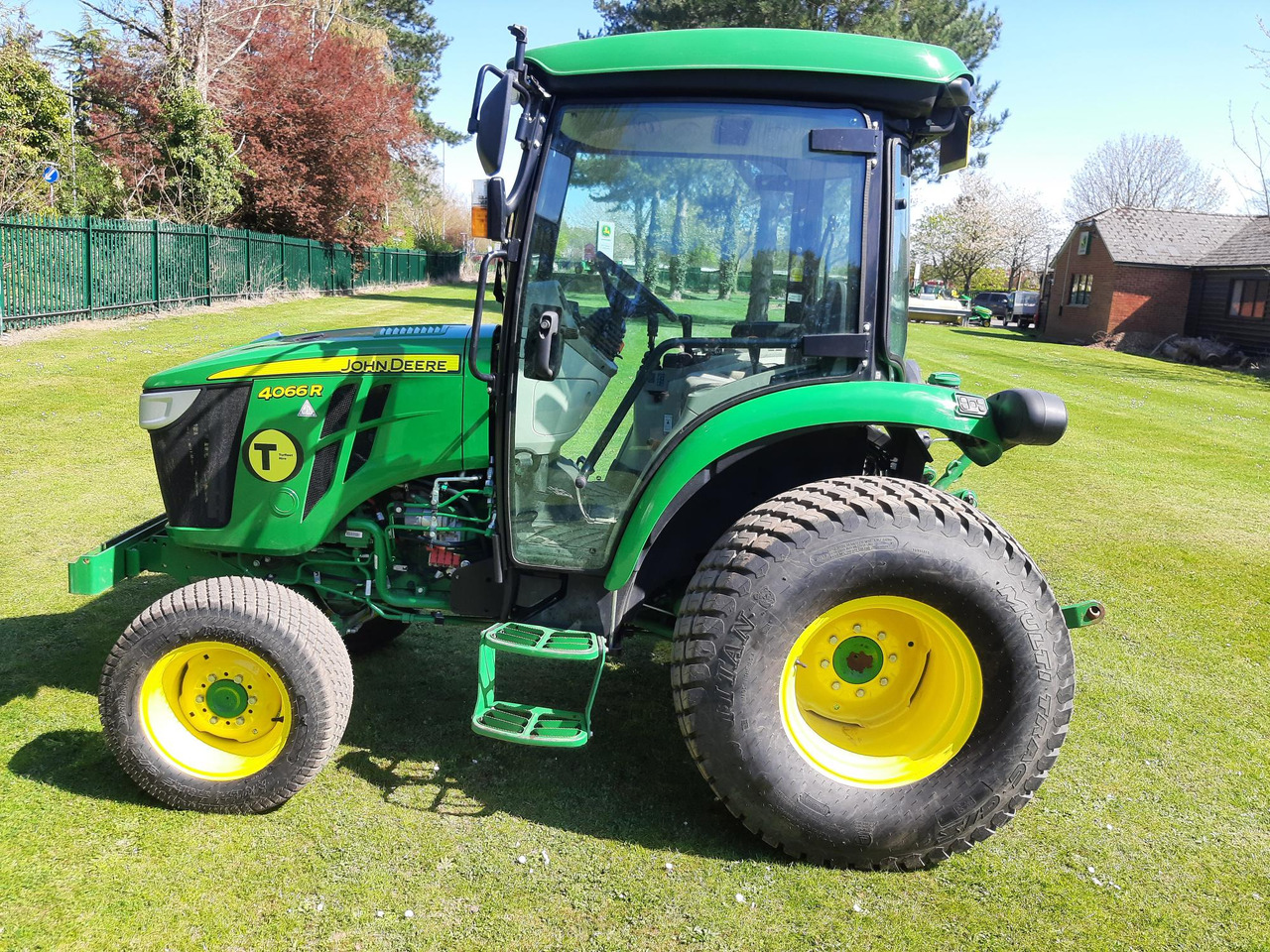John Deere 4066R Compact Tractor - Micro tracteur: photos 1 John Deere 4066R Compact Tractor - Micro tracteur: photos 1