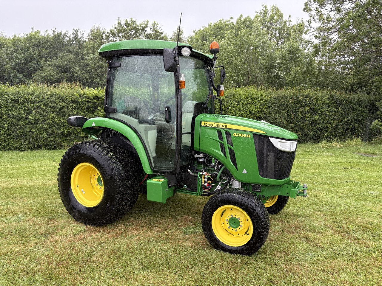 John Deere 4066R Compact Tractor - Micro tracteur: photos 1 John Deere 4066R Compact Tractor - Micro tracteur: photos 1