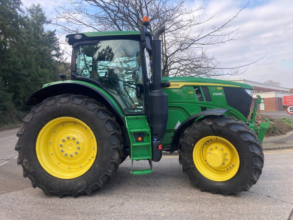 John Deere 6R 215 - Tracteur agricole: photos 1 John Deere 6R 215 - Tracteur agricole: photos 1