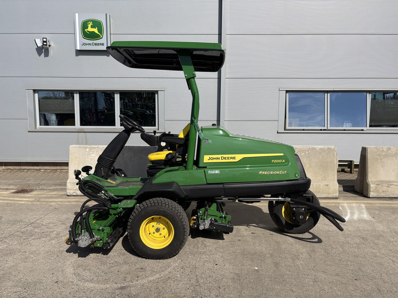 John Deere 7200A Trim & Surrounds mower - Motofaucheuse: photos 1 John Deere 7200A Trim & Surrounds mower - Motofaucheuse: photos 1