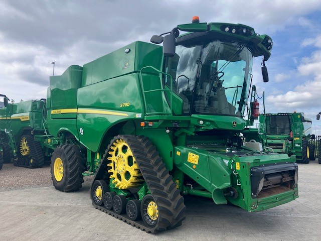 John Deere S790 - Moissonneuse-batteuse: photos 2 John Deere S790 - Moissonneuse-batteuse: photos 2