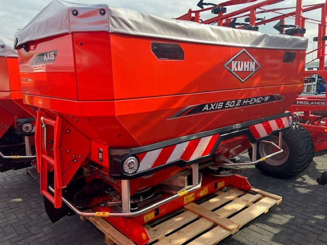 Kuhn Axis 40.2 M EMC V8 - Distributeur d'engrais: photos 1 Kuhn Axis 40.2 M EMC V8 - Distributeur d'engrais: photos 1