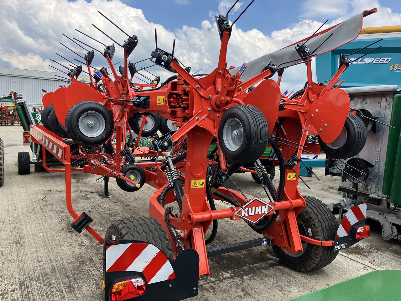 Kuhn GF13003 - Matériel de fenaison: photos 4 Kuhn GF13003 - Matériel de fenaison: photos 4
