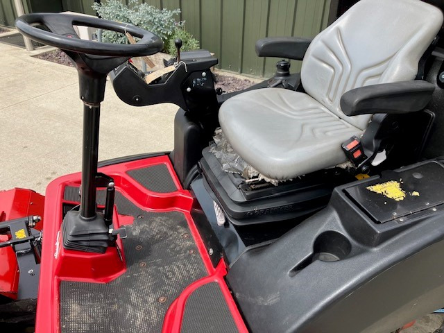 Toro LTF3000 Commercial Triple Flail Mower - Motofaucheuse: photos 4 Toro LTF3000 Commercial Triple Flail Mower - Motofaucheuse: photos 4