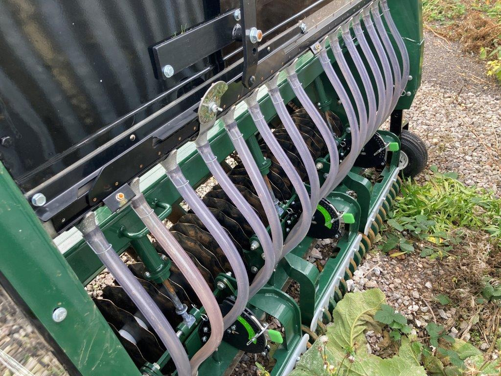 Turfco TriWave™ 60 Overseeder - Semoir/ Planteuse: photos 4 Turfco TriWave™ 60 Overseeder - Semoir/ Planteuse: photos 4