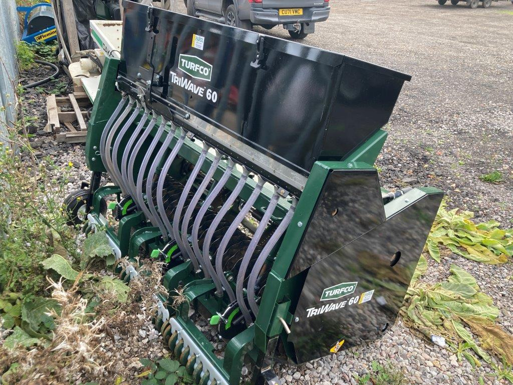 Turfco TriWave™ 60 Overseeder - Semoir/ Planteuse: photos 3 Turfco TriWave™ 60 Overseeder - Semoir/ Planteuse: photos 3