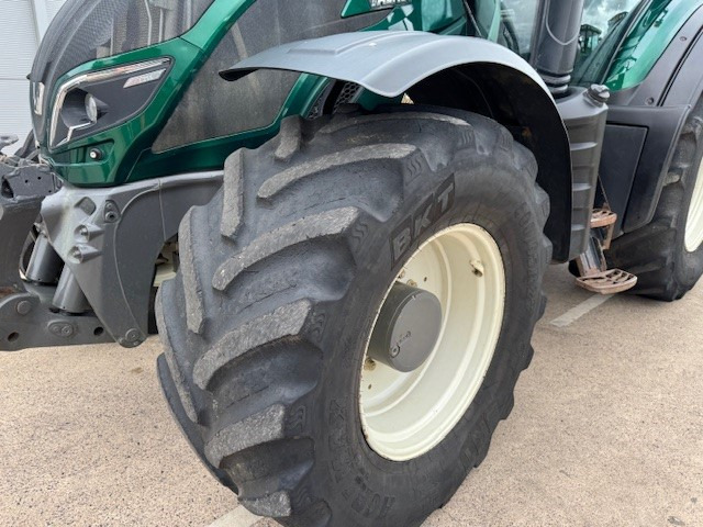 VALTRA T214 - Tracteur agricole: photos 2 VALTRA T214 - Tracteur agricole: photos 2