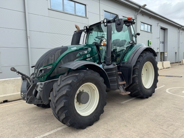 VALTRA T214 - Tracteur agricole: photos 1 VALTRA T214 - Tracteur agricole: photos 1