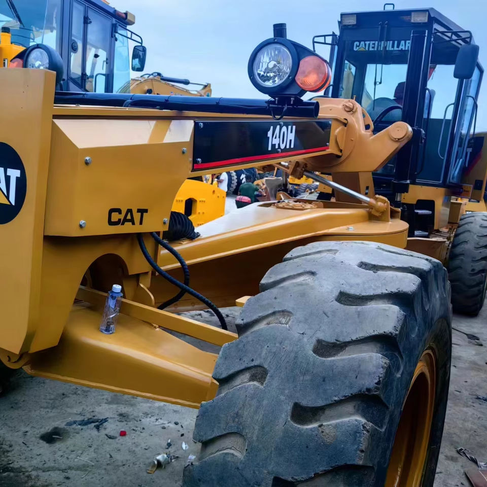 CAT 140H Grader Used Second Hand Good Condition for Sale From Janpan - Niveleuse: photos 1 CAT 140H Grader Used Second Hand Good Condition for Sale From Janpan - Niveleuse: photos 1
