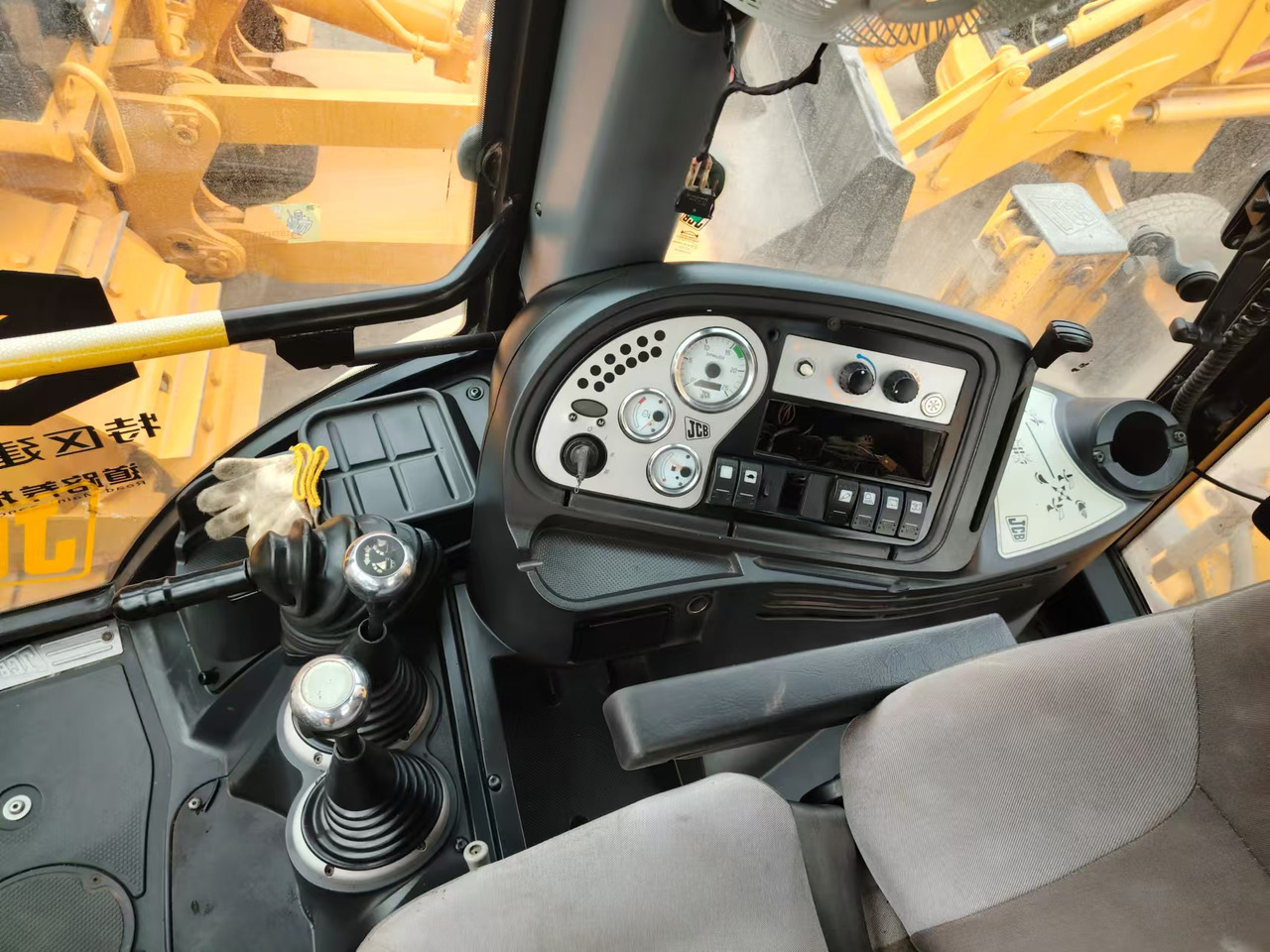 JCB 4CX - Tractopelle: photos 1 JCB 4CX - Tractopelle: photos 1