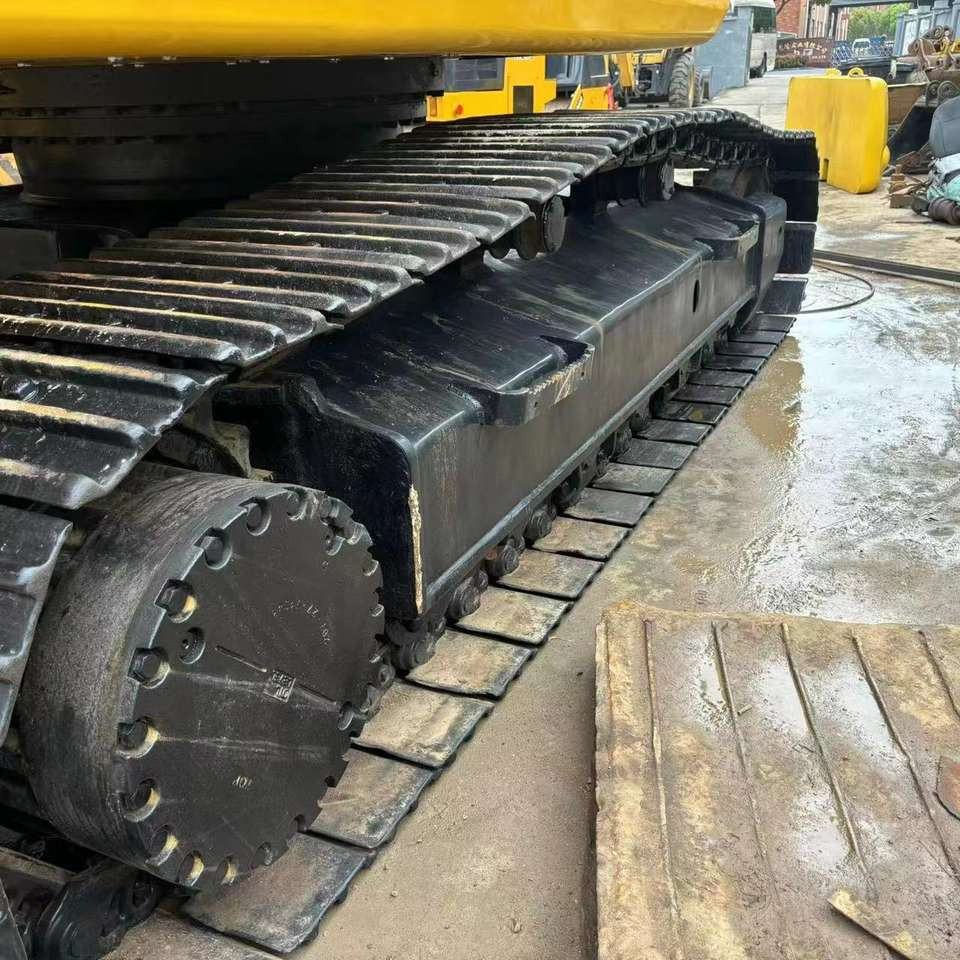 KOMATSU PC 300 - Pelle sur chenille: photos 2 KOMATSU PC 300 - Pelle sur chenille: photos 2