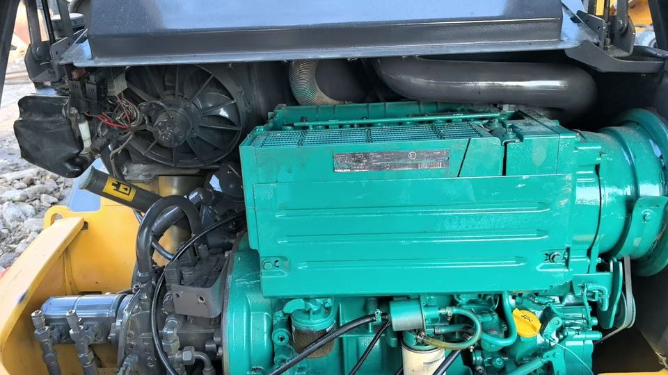 Preferential Price Used Volvo L20F Small Skid Steer Loader Secondhand VOLVO L20f Mini Wheel Loader in Good Condition for Sale - Chargeuse sur pneus: photos 4 Preferential Price Used Volvo L20F Small Skid Steer Loader Secondhand VOLVO L20f Mini Wheel Loader in Good Condition for Sale - Chargeuse sur pneus: photos 4