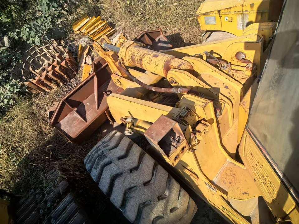Used Front Wheel Loader CAT 966F With Good Price From Wheel Loaders Caterpillar Machinery Cat 966F Loaders - Chargeuse sur pneus: photos 3 Used Front Wheel Loader CAT 966F With Good Price From Wheel Loaders Caterpillar Machinery Cat 966F Loaders - Chargeuse sur pneus: photos 3