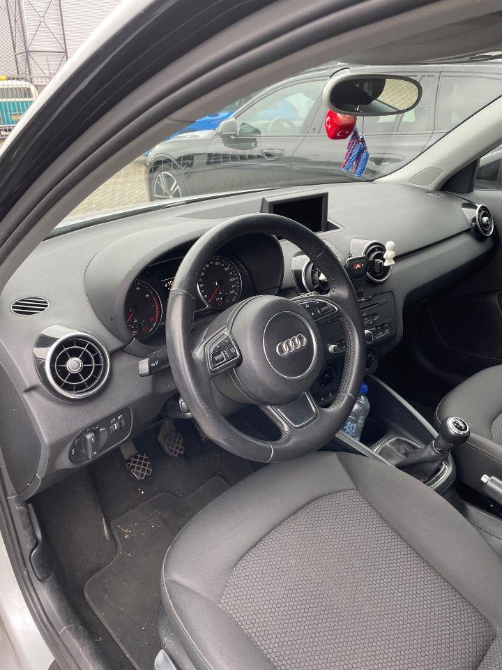 Audi A1 Sportback 1.2 TFSI Admired | 2013 | 216.082 km | 9KSJ53 | NAP: Logisch - Voiture à hayon: photos 5 Audi A1 Sportback 1.2 TFSI Admired | 2013 | 216.082 km | 9KSJ53 | NAP: Logisch - Voiture à hayon: photos 5