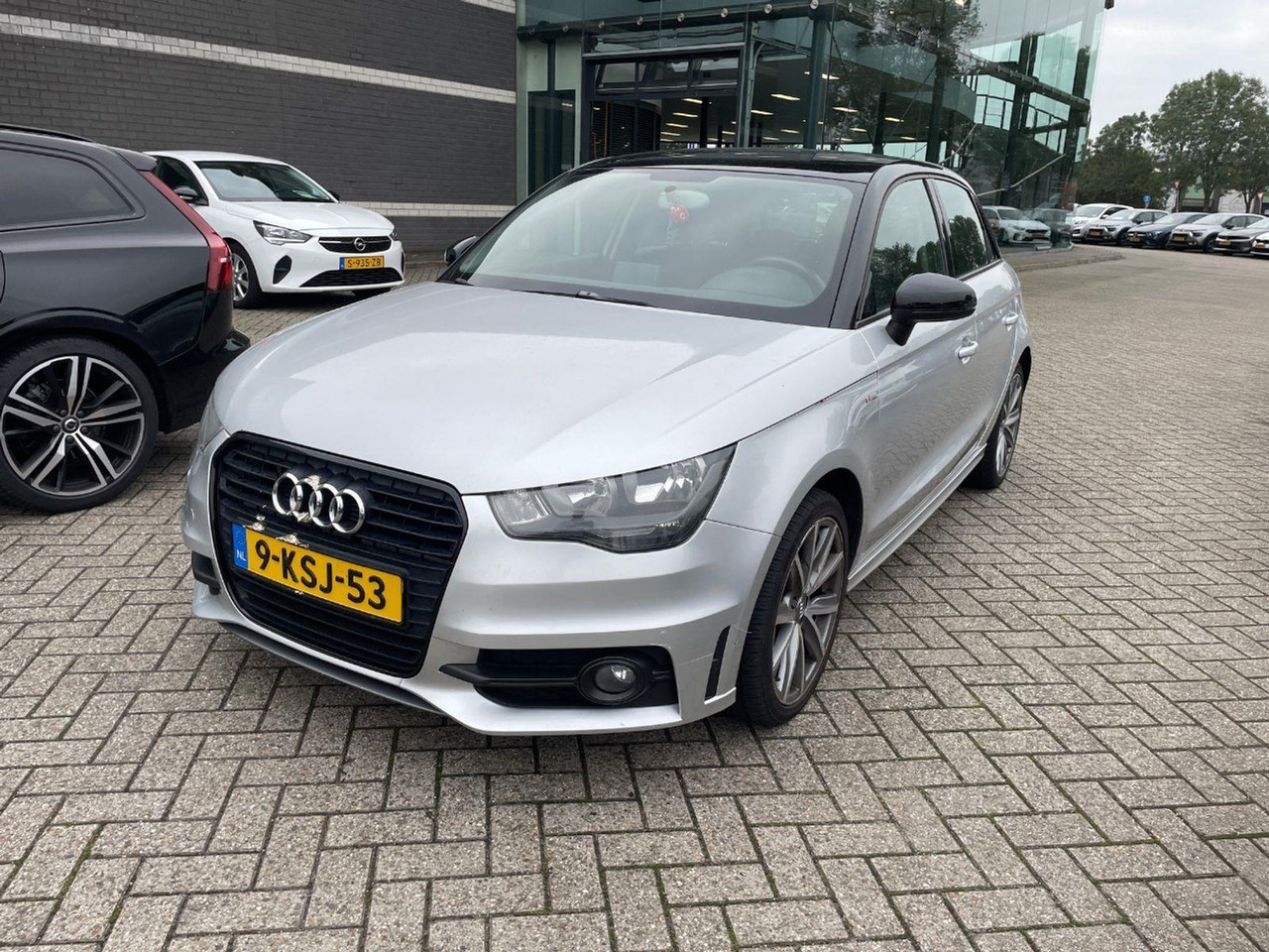 Audi A1 Sportback 1.2 TFSI Admired | 2013 | 216.082 km | 9KSJ53 | NAP: Logisch - Voiture à hayon: photos 1 Audi A1 Sportback 1.2 TFSI Admired | 2013 | 216.082 km | 9KSJ53 | NAP: Logisch - Voiture à hayon: photos 1