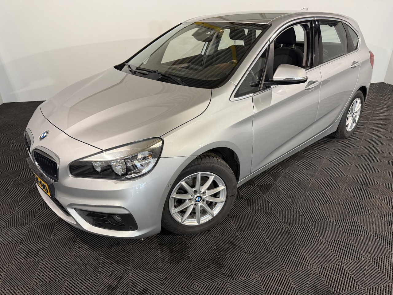 BMW 2-serie Active Tourer 218i Executive | 2015 | 198.295 km | 2-ZGX-00 - Voiture: photos 1 BMW 2-serie Active Tourer 218i Executive | 2015 | 198.295 km | 2-ZGX-00 - Voiture: photos 1