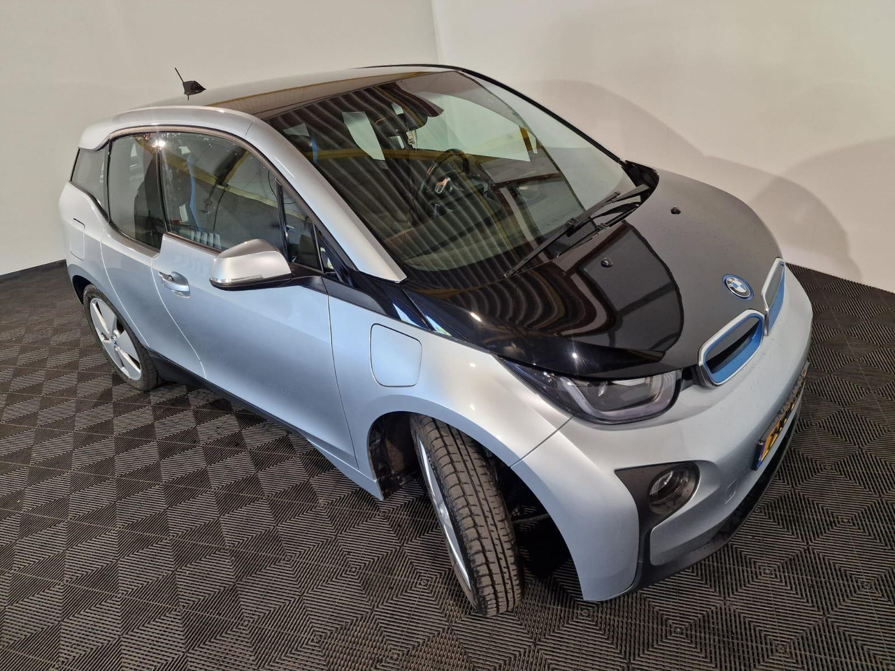 BMW i3 Range Extender 7-TPX-98 - Voiture: photos 5 BMW i3 Range Extender 7-TPX-98 - Voiture: photos 5