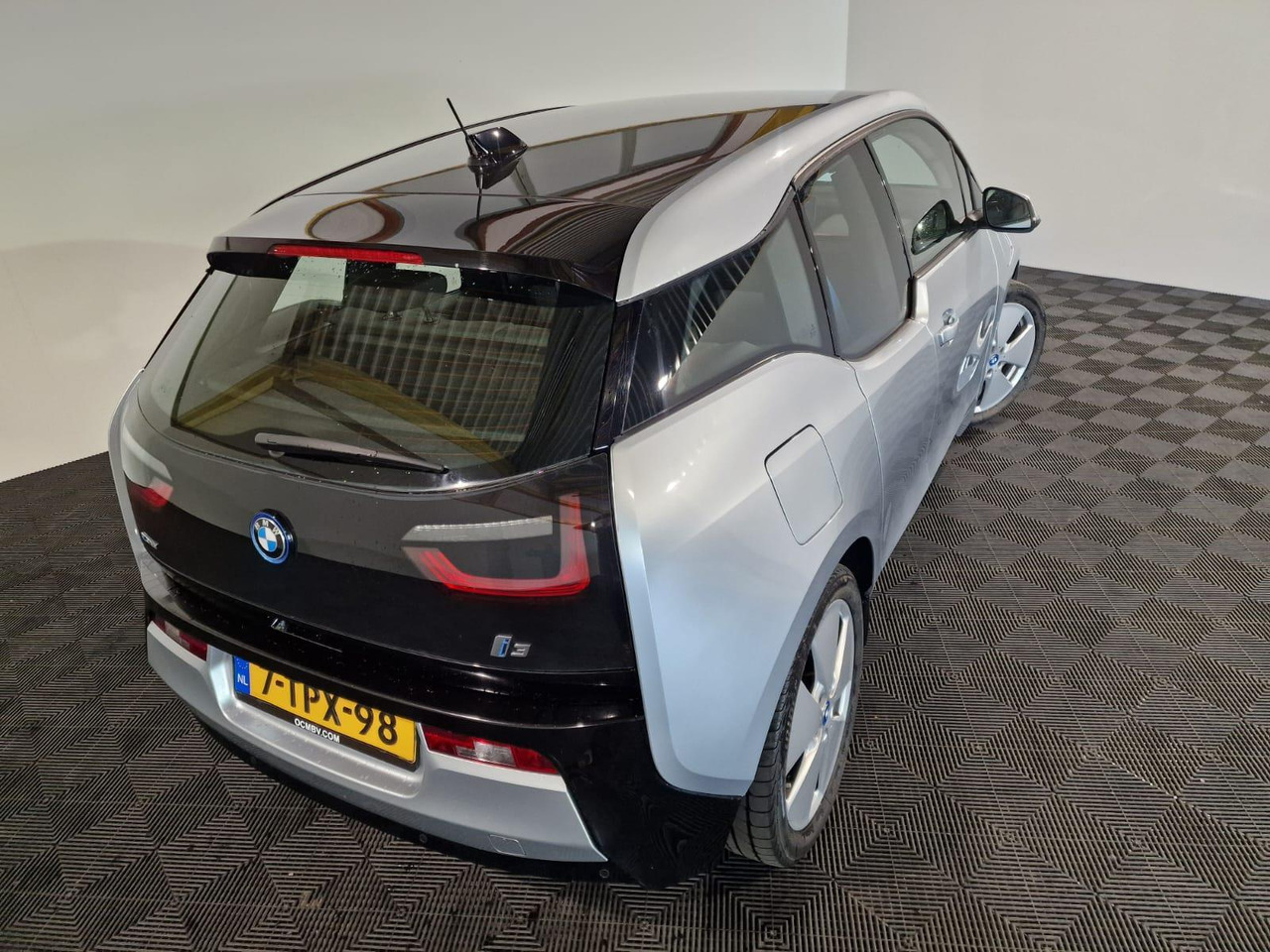 BMW i3 Range Extender 7-TPX-98 - Voiture: photos 4 BMW i3 Range Extender 7-TPX-98 - Voiture: photos 4