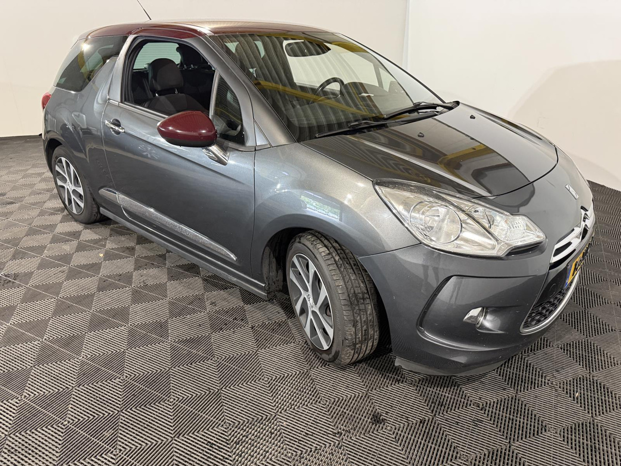 Citroen DS3 1.6 e-HDi So Chic | 2012 | 277.448 km | 14-XLR-7 - Voiture à hayon: photos 3 Citroen DS3 1.6 e-HDi So Chic | 2012 | 277.448 km | 14-XLR-7 - Voiture à hayon: photos 3