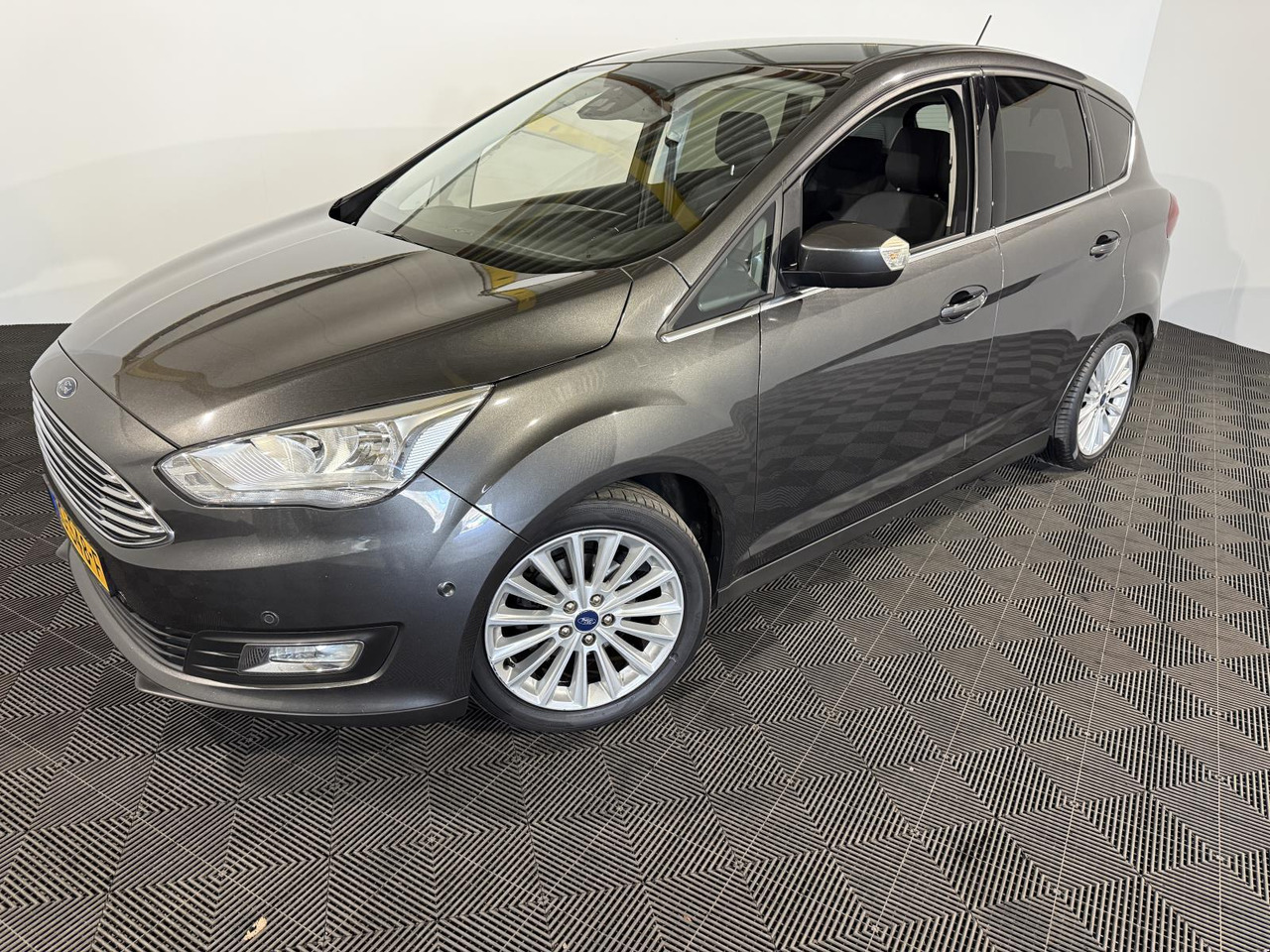 Ford C-Max 1.0 Titanium ZG-548-F 186.382 km - Voiture: photos 1 Ford C-Max 1.0 Titanium ZG-548-F 186.382 km - Voiture: photos 1