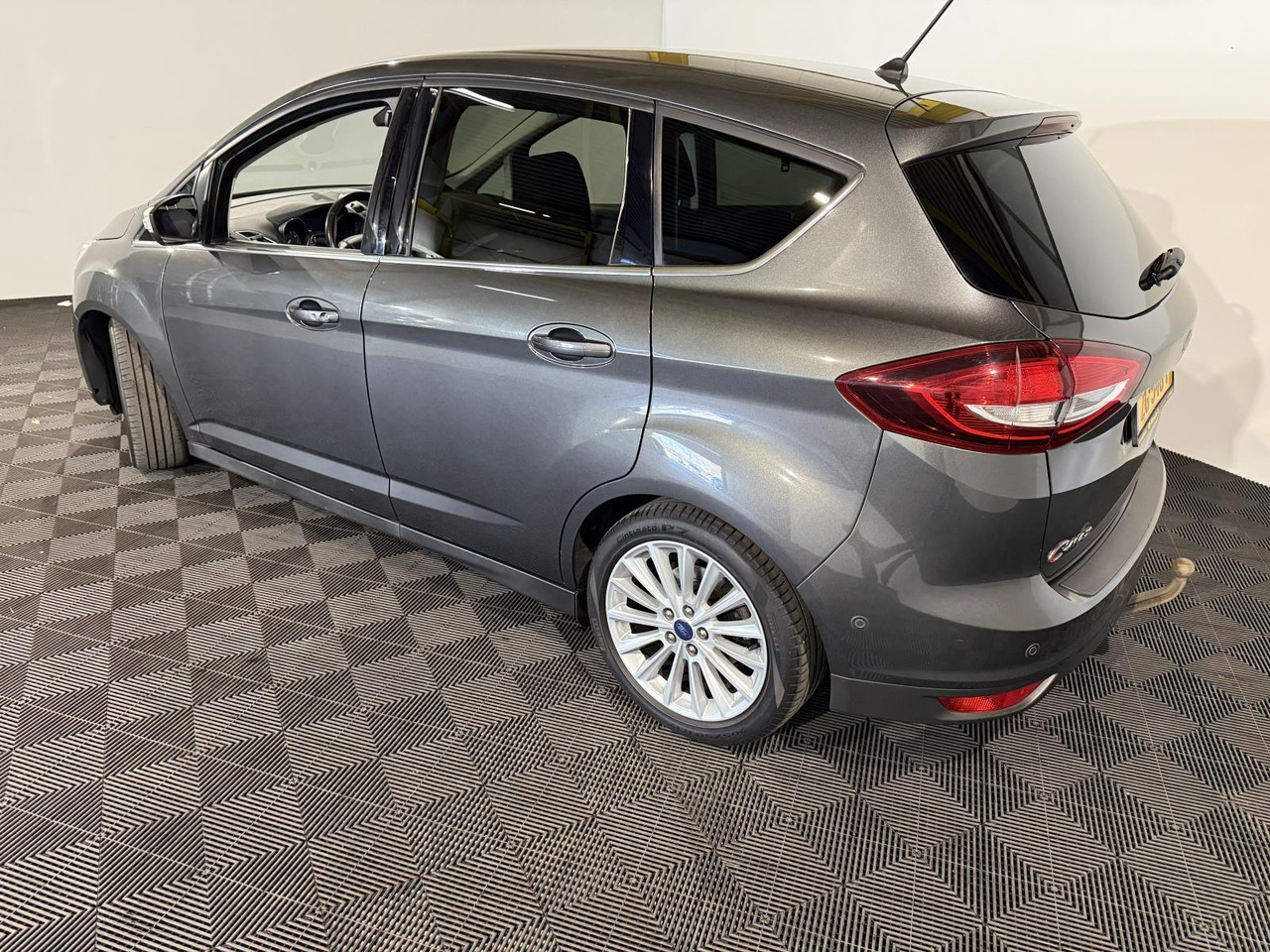 Ford C-Max 1.0 Titanium ZG-548-F 186.382 km - Voiture: photos 3 Ford C-Max 1.0 Titanium ZG-548-F 186.382 km - Voiture: photos 3