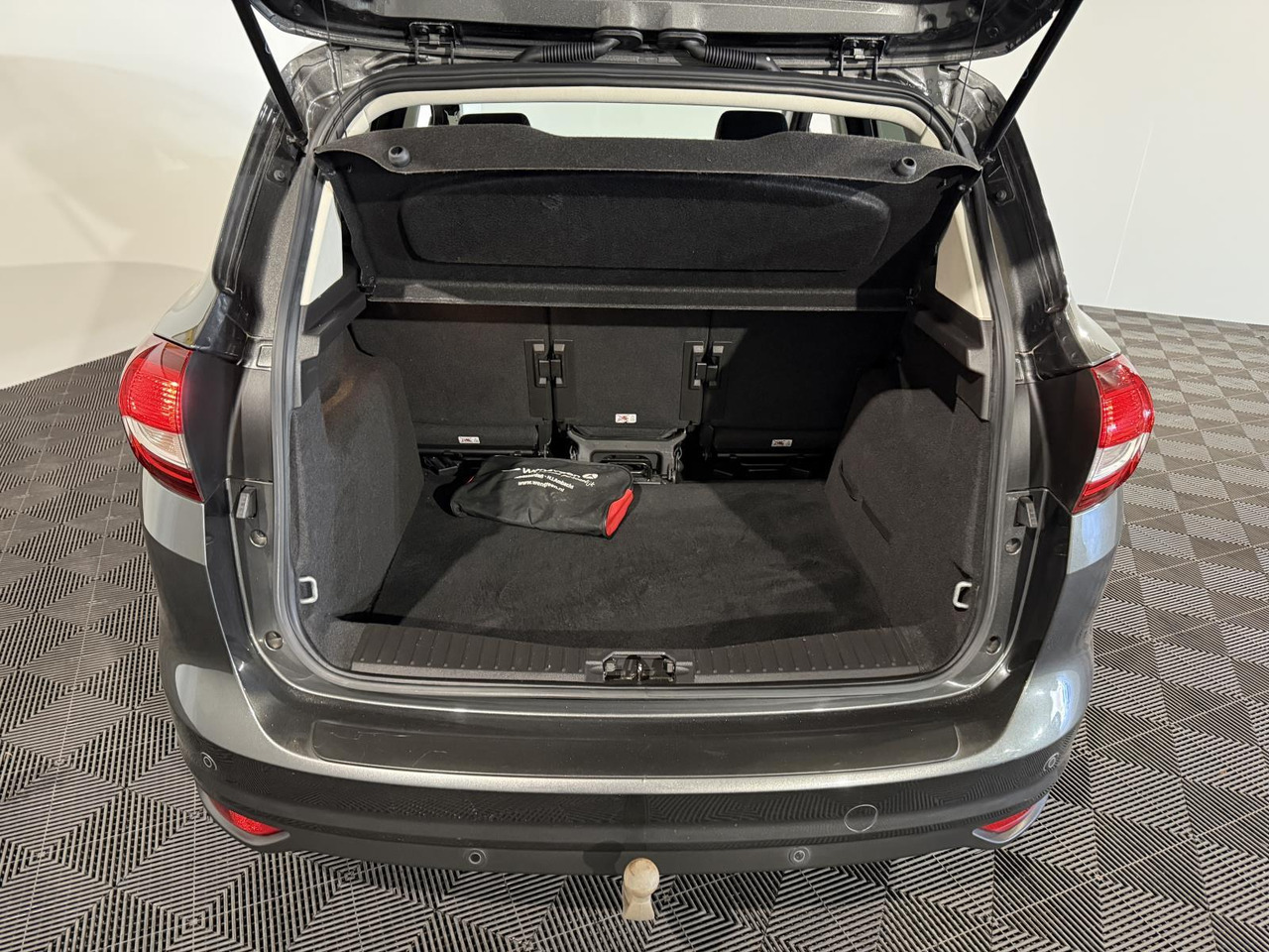 Ford C-Max 1.0 Titanium ZG-548-F 186.382 km - Voiture: photos 5 Ford C-Max 1.0 Titanium ZG-548-F 186.382 km - Voiture: photos 5