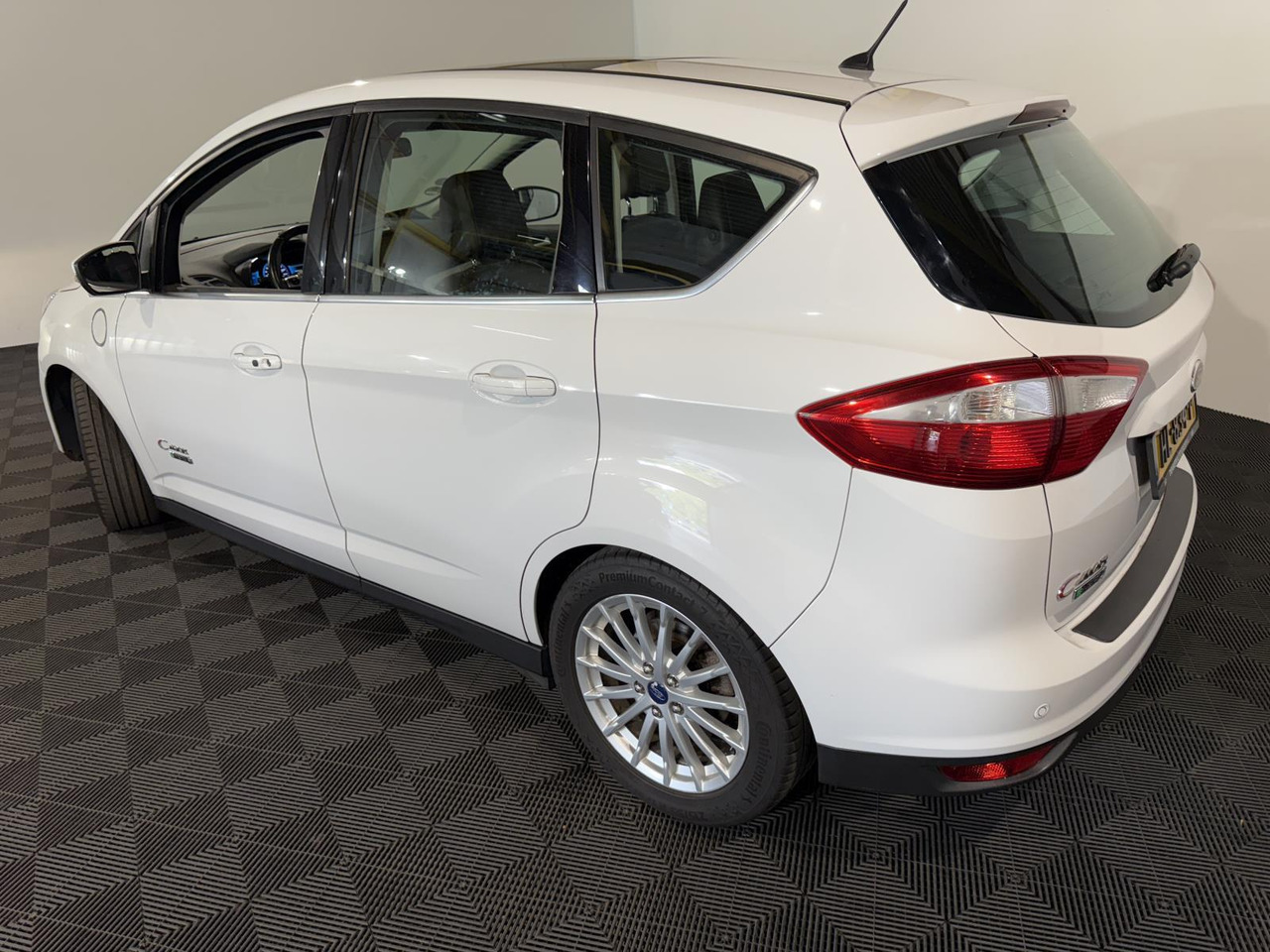 Ford C-Max 2.0 Plug-in Hybrid Titanium Plus | 2015 | 233.632 km | HL-834-P - Voiture: photos 3 Ford C-Max 2.0 Plug-in Hybrid Titanium Plus | 2015 | 233.632 km | HL-834-P - Voiture: photos 3