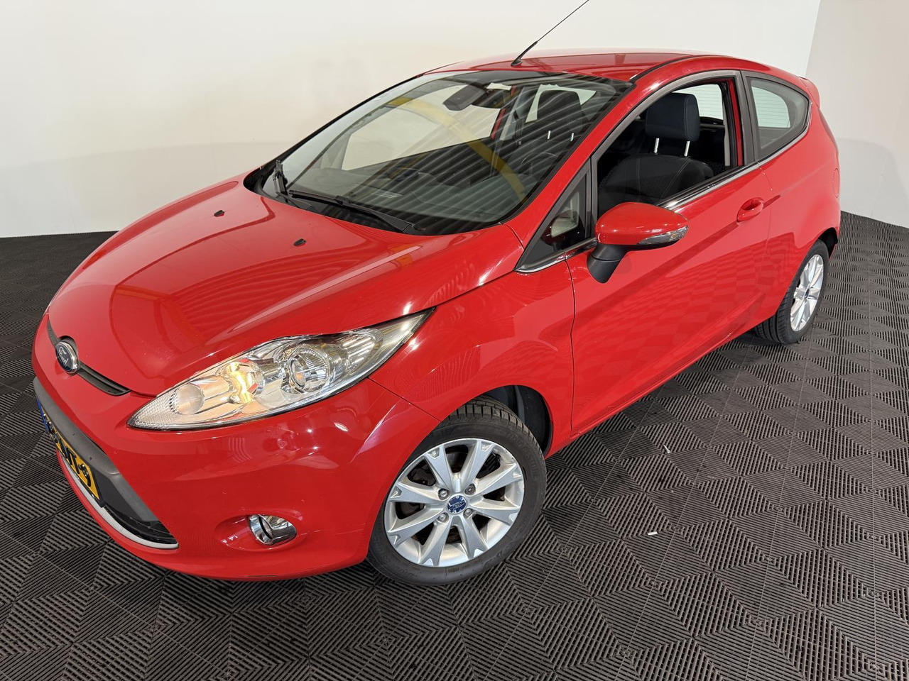 Ford | Fiesta | 1.25 Titanium | 2010 | 173.667 km | 98NVT9 | Logisch - Voiture à hayon: photos 1 Ford | Fiesta | 1.25 Titanium | 2010 | 173.667 km | 98NVT9 | Logisch - Voiture à hayon: photos 1