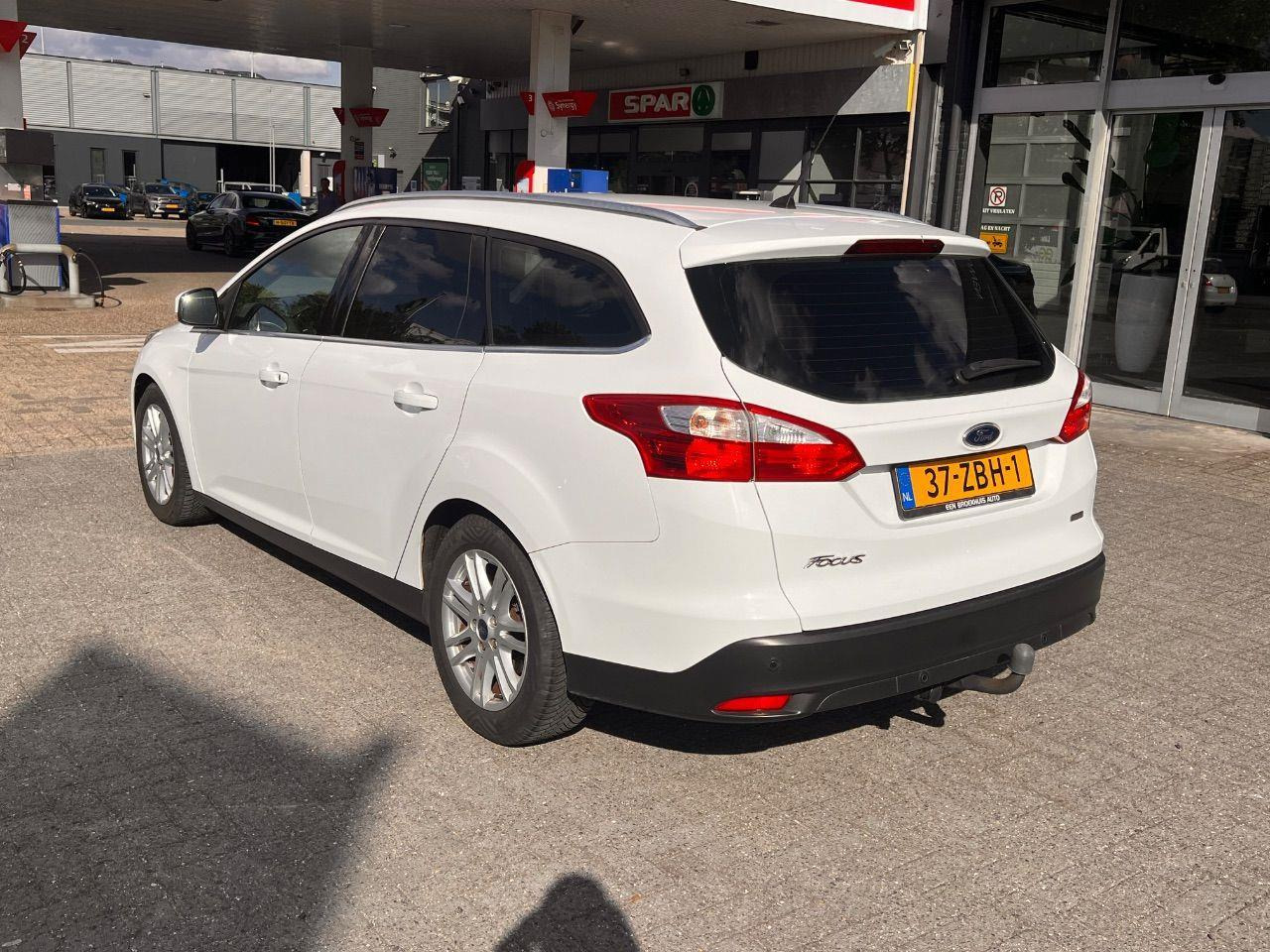 Ford Focus Wagon 1.0 EcoBoost Titanium | 2012 | 164.662 km | 37ZBH1 | NAP: Logisch - Voiture: photos 3 Ford Focus Wagon 1.0 EcoBoost Titanium | 2012 | 164.662 km | 37ZBH1 | NAP: Logisch - Voiture: photos 3