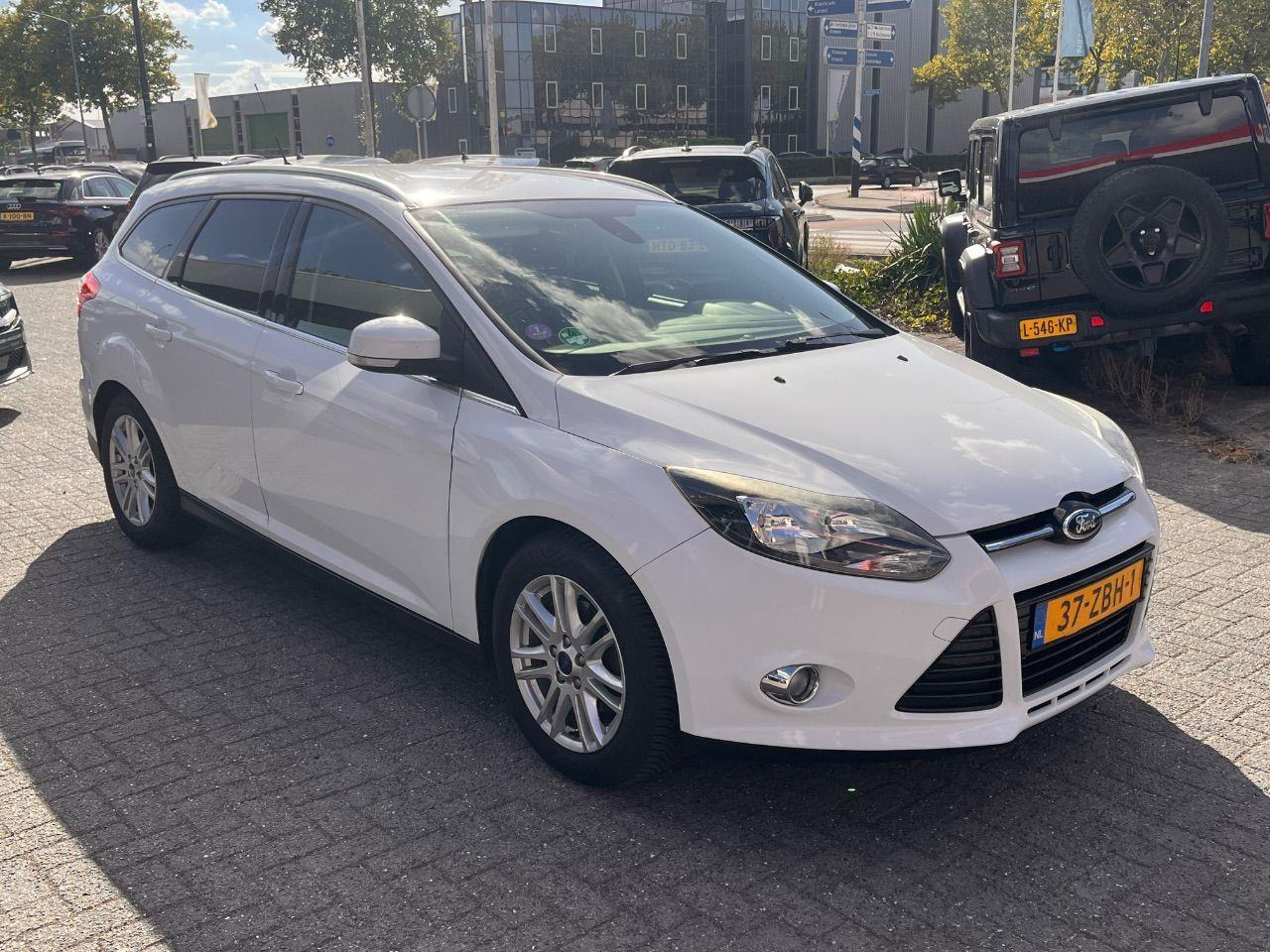 Ford Focus Wagon 1.0 EcoBoost Titanium | 2012 | 164.662 km | 37ZBH1 | NAP: Logisch - Voiture: photos 2 Ford Focus Wagon 1.0 EcoBoost Titanium | 2012 | 164.662 km | 37ZBH1 | NAP: Logisch - Voiture: photos 2