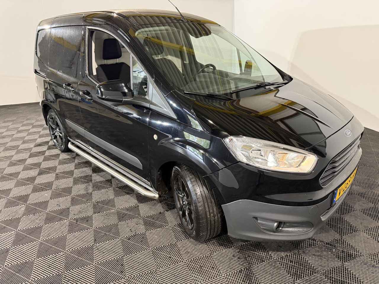 Ford | Transit Courier | 1.5 TDCI Trend | 2017 | 216.300 km | V269HF | Logisch - Fourgonnette: photos 4 Ford | Transit Courier | 1.5 TDCI Trend | 2017 | 216.300 km | V269HF | Logisch - Fourgonnette: photos 4