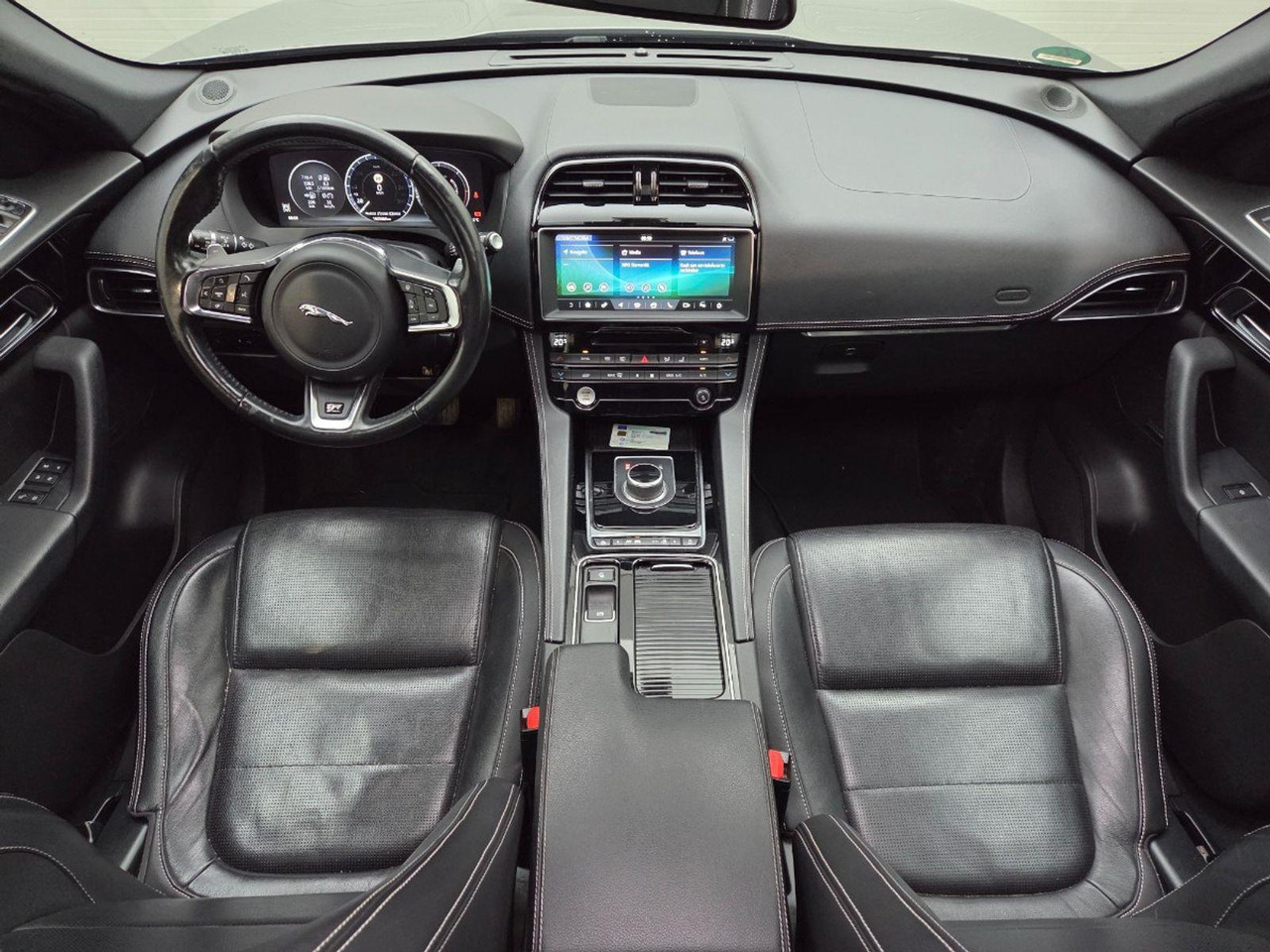 Jaguar F-PACE 2.0 Portfolio AWD 25d | 2018 | 192.306 km | Automaat | RP361X | NAP: Logisch - SUV: photos 5 Jaguar F-PACE 2.0 Portfolio AWD 25d | 2018 | 192.306 km | Automaat | RP361X | NAP: Logisch - SUV: photos 5