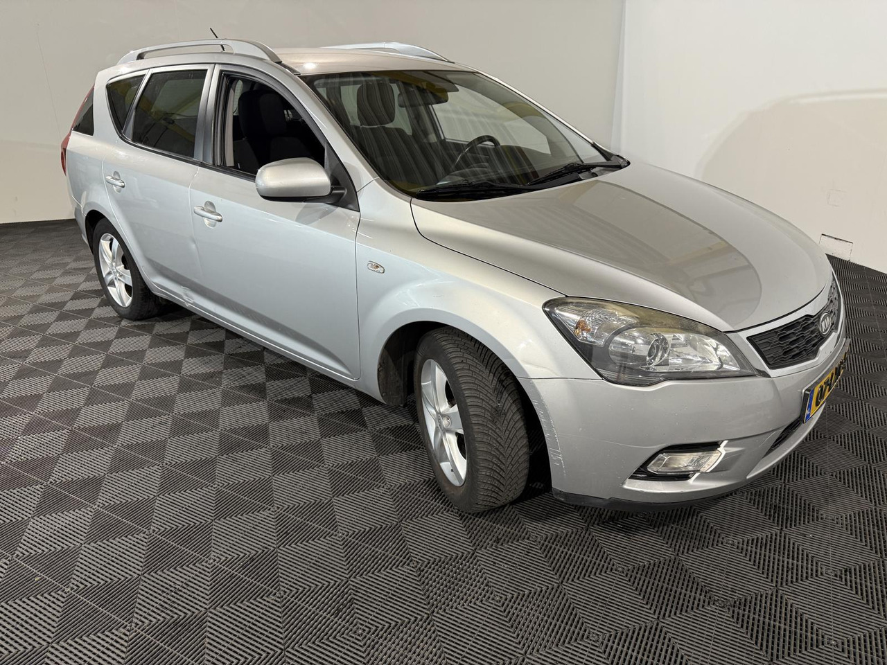 Kia cee'd 1.4 CVVT X-ecutive |2010 | 202.277 km | 07-LXR-5 - Voiture à hayon: photos 3 Kia cee'd 1.4 CVVT X-ecutive |2010 | 202.277 km | 07-LXR-5 - Voiture à hayon: photos 3