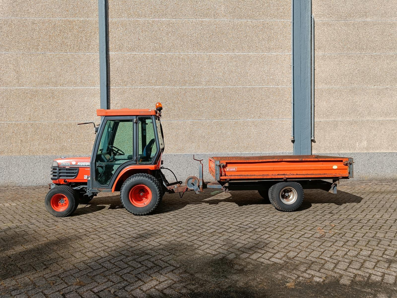 Kubota B2410 met Nimos Kipper - Tracteur agricole: photos 2 Kubota B2410 met Nimos Kipper - Tracteur agricole: photos 2