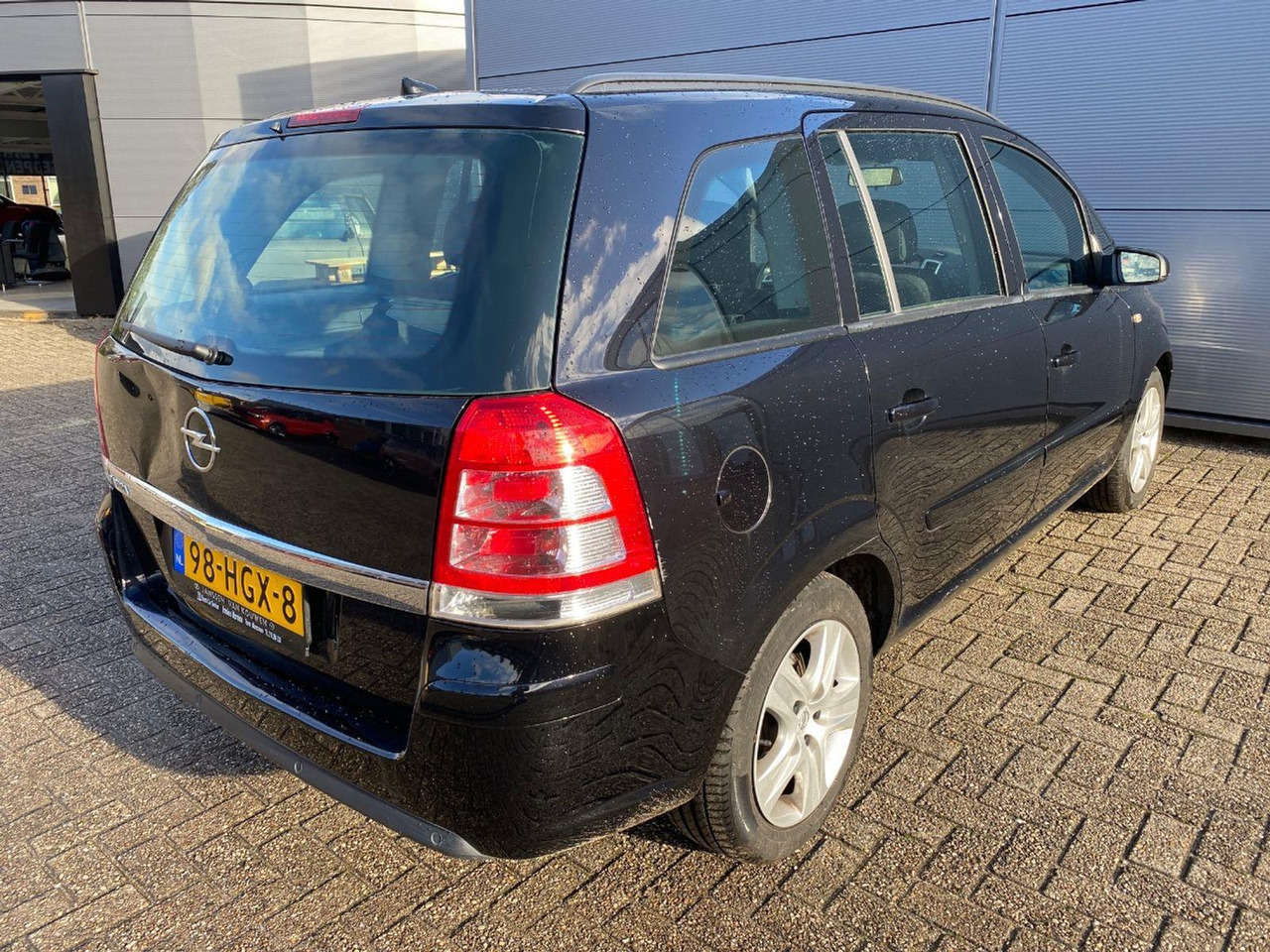 Opel Zafira 1.6 Business | 2008 | 171.131 km | 98HGX8 | NAP: Logisch - Voiture: photos 4 Opel Zafira 1.6 Business | 2008 | 171.131 km | 98HGX8 | NAP: Logisch - Voiture: photos 4