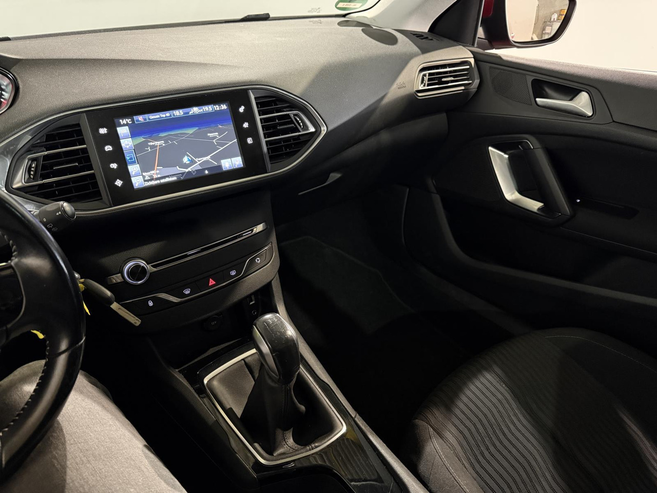 Voiture Peugeot | 308 SW | 1.2 PureTech Blue Lion | 2017 | 125.283 km | NL320L | Logisch: photos 7