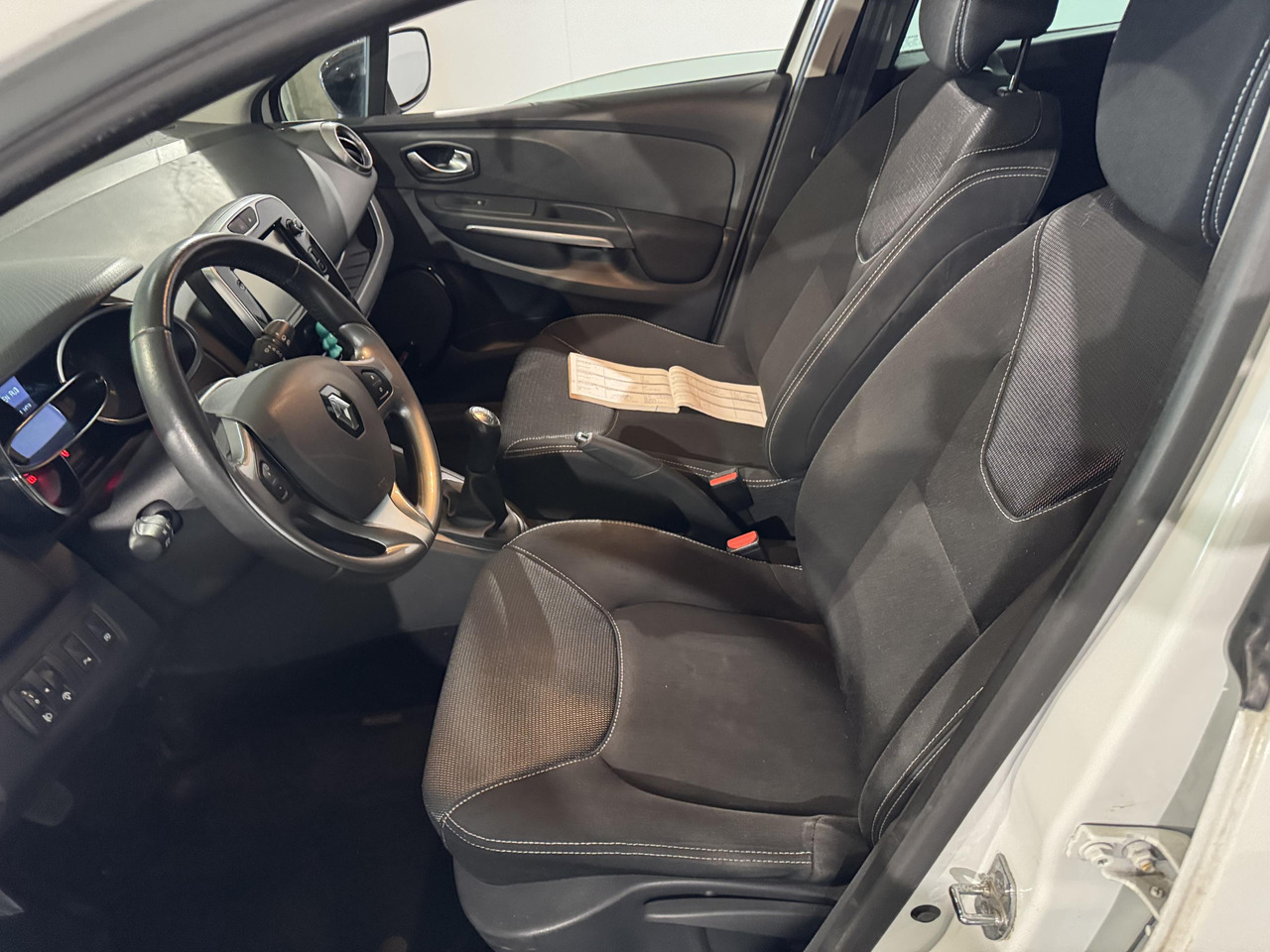 Renault Clio 0.9 TCe ECO Night&Day | 2015 | 170.065 km | HD-254 T - Voiture à hayon: photos 3 Renault Clio 0.9 TCe ECO Night&Day | 2015 | 170.065 km | HD-254 T - Voiture à hayon: photos 3