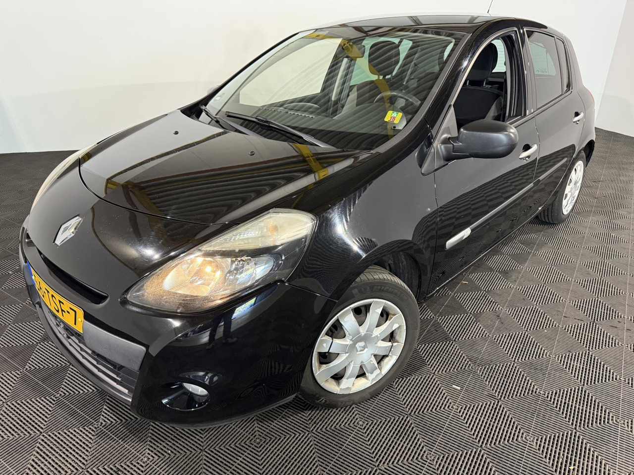 Renault | Clio | 1.2 Authentique | 2012 | 216.427 km | 56TSF7 | Logisch - Voiture à hayon: photos 1 Renault | Clio | 1.2 Authentique | 2012 | 216.427 km | 56TSF7 | Logisch - Voiture à hayon: photos 1