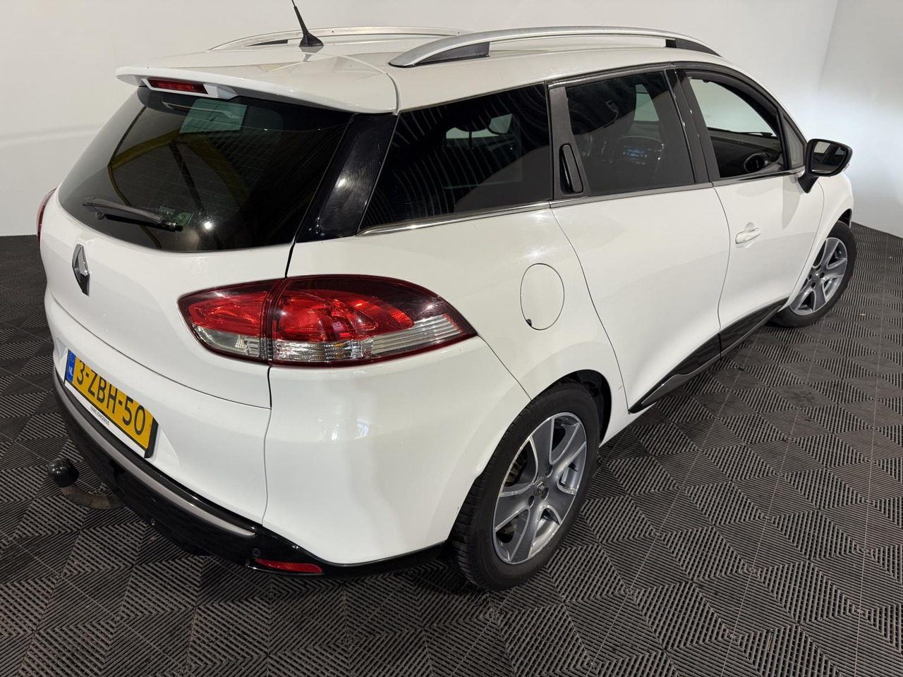 Renault | Clio Estate | 0.9 TCe Night&Day | 2014 | 176.858 km | 3ZBH50 | Logisch - Voiture: photos 3 Renault | Clio Estate | 0.9 TCe Night&Day | 2014 | 176.858 km | 3ZBH50 | Logisch - Voiture: photos 3