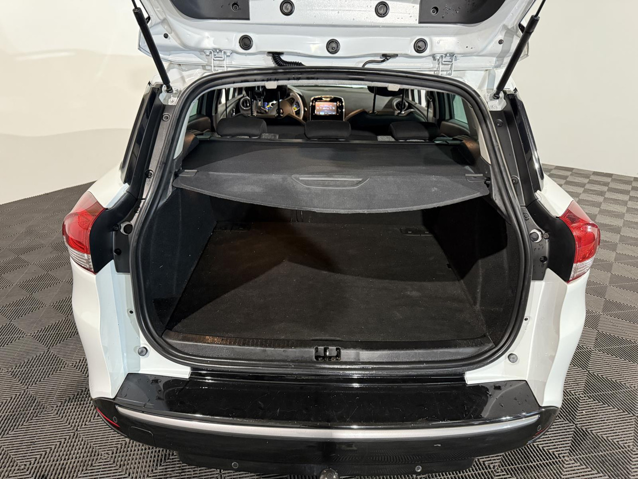 Renault | Clio Estate | 0.9 TCe Night&Day | 2014 | 176.858 km | 3ZBH50 | Logisch - Voiture: photos 2 Renault | Clio Estate | 0.9 TCe Night&Day | 2014 | 176.858 km | 3ZBH50 | Logisch - Voiture: photos 2