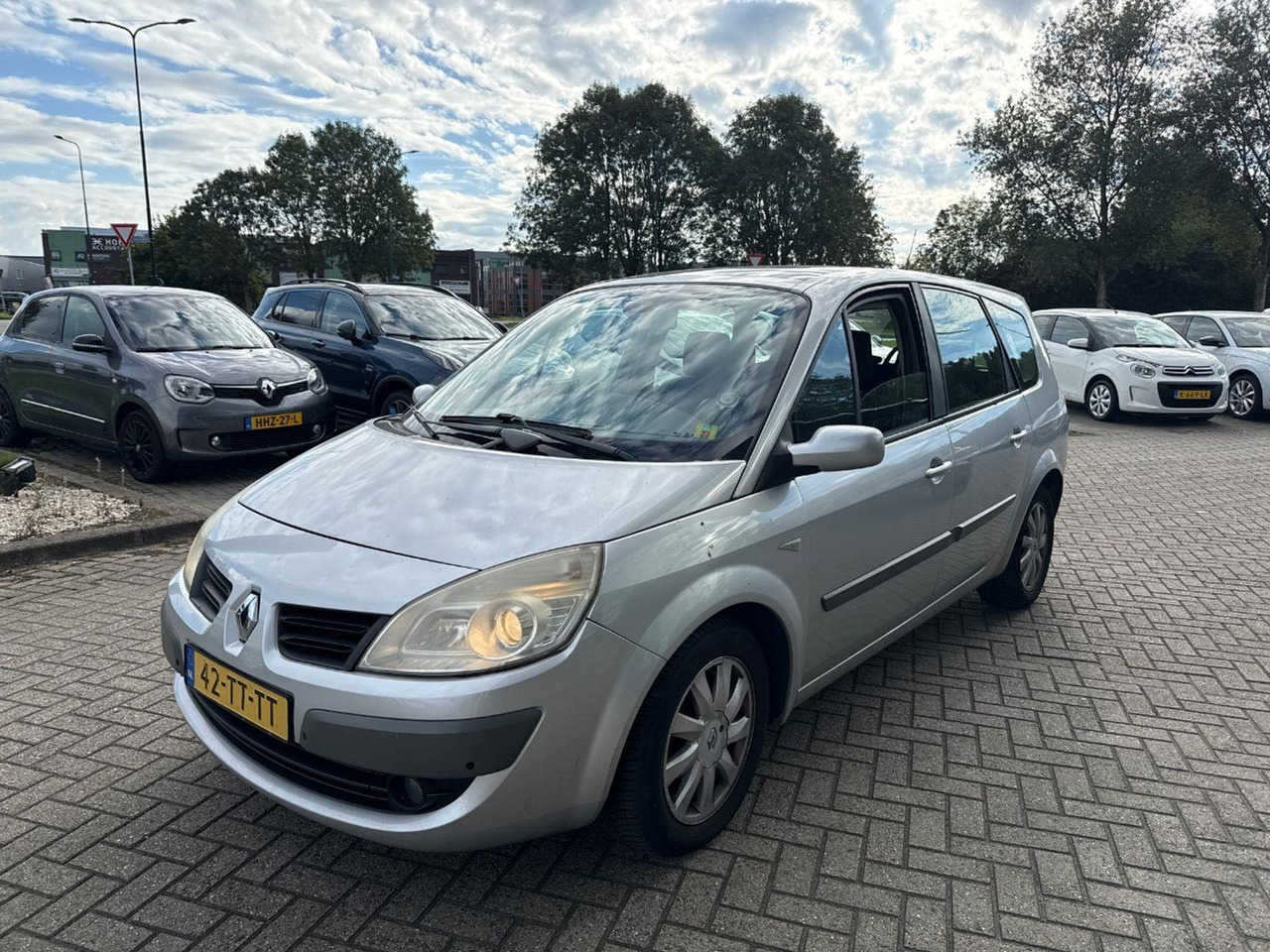Renault Grand Scénic 2.0 - 16V Business Line 7p. | 2007 | 209.583 km | Automaat | 42TTTT | NAP: Logisch - Voiture: photos 1 Renault Grand Scénic 2.0 - 16V Business Line 7p. | 2007 | 209.583 km | Automaat | 42TTTT | NAP: Logisch - Voiture: photos 1