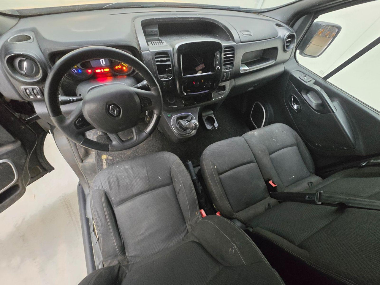 Renault Trafic 1.6 dCi T29 L2H2 Comfort Energy | 2015 | 305.750 km | VR261T | NAP: Logisch - Fourgon utilitaire: photos 5 Renault Trafic 1.6 dCi T29 L2H2 Comfort Energy | 2015 | 305.750 km | VR261T | NAP: Logisch - Fourgon utilitaire: photos 5