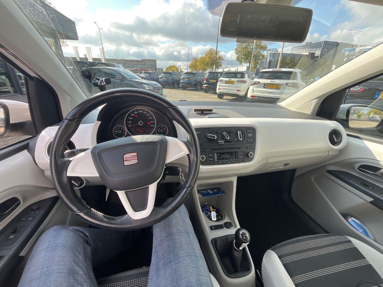 SEAT Mii 1.0 Chill Out | 2013 | 95.838 km | 5KHT21 | NAP: Logisch - Voiture à hayon: photos 5 SEAT Mii 1.0 Chill Out | 2013 | 95.838 km | 5KHT21 | NAP: Logisch - Voiture à hayon: photos 5