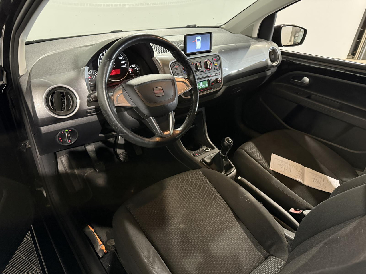 SEAT | Mii | 1.0 Style Sport | 2012 | 246.992 km | 87XVB7 | Logisch - Voiture à hayon: photos 4 SEAT | Mii | 1.0 Style Sport | 2012 | 246.992 km | 87XVB7 | Logisch - Voiture à hayon: photos 4