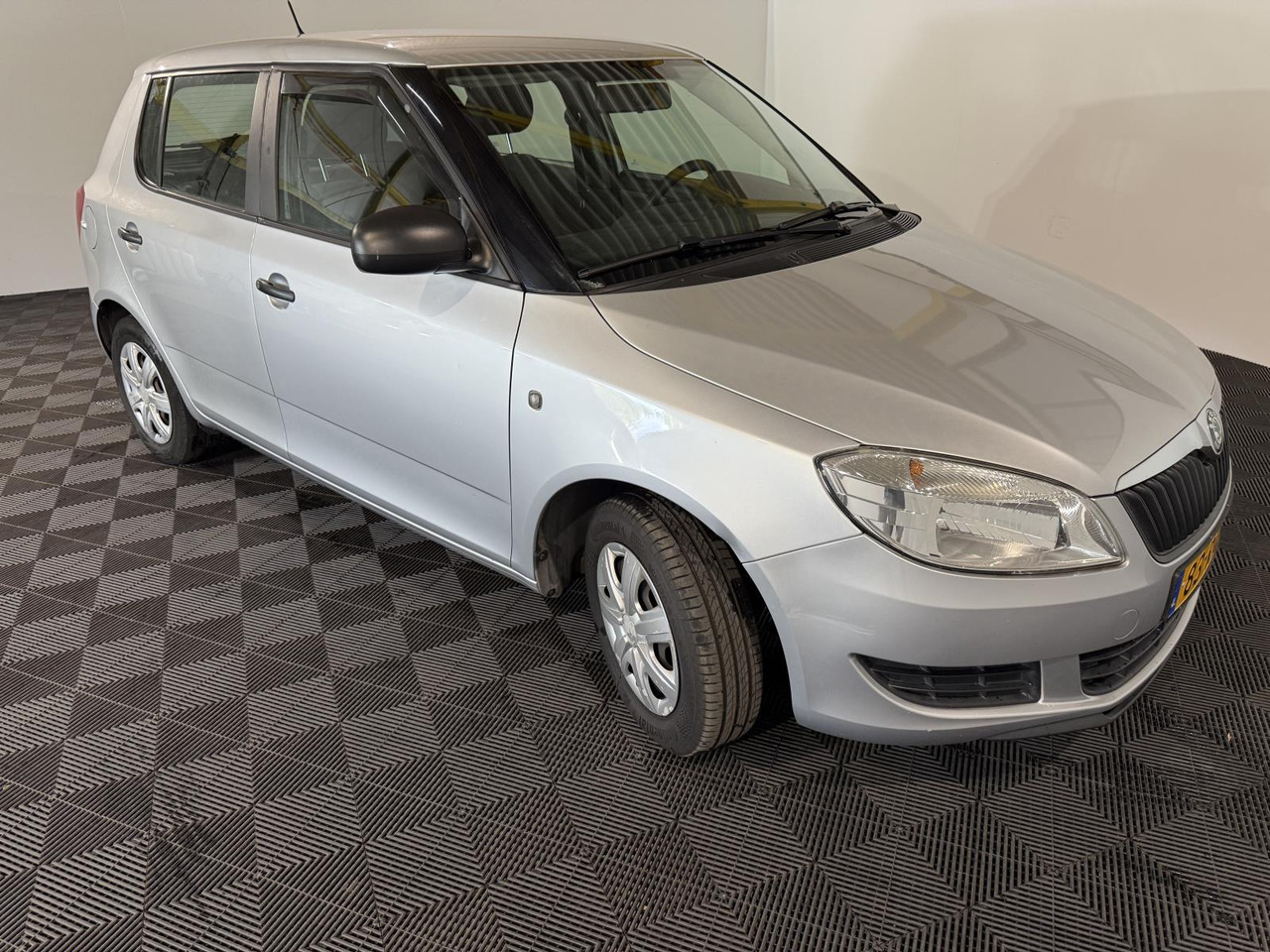Skoda Fabia 1.2-12V Go | 2011 | 195.623 km | 83-RKB-4 - Voiture à hayon: photos 5 Skoda Fabia 1.2-12V Go | 2011 | 195.623 km | 83-RKB-4 - Voiture à hayon: photos 5