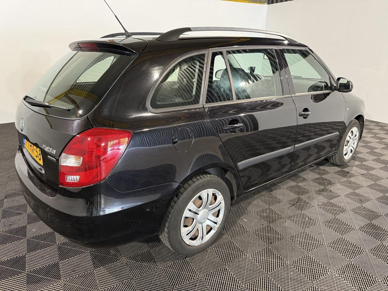 Skoda | Fabia Combi | 1.2 TSI Arctic | 2013 | 236.571 km | 7THX58 | Geen oordeel - Voiture: photos 3 Skoda | Fabia Combi | 1.2 TSI Arctic | 2013 | 236.571 km | 7THX58 | Geen oordeel - Voiture: photos 3