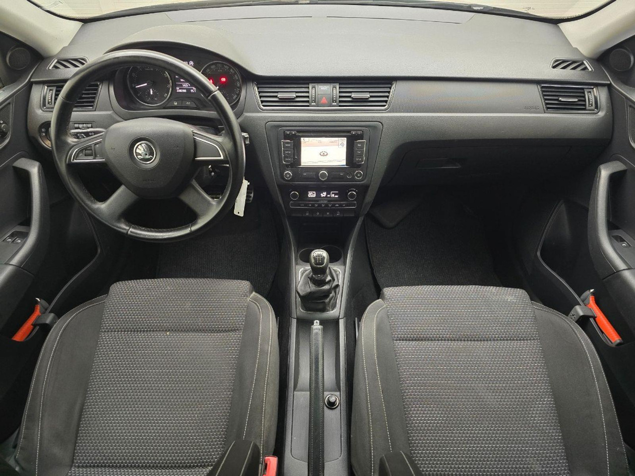 Skoda Rapid 1.2 TSI Greentech Ambition Businessline Plus | 2013 | 230.290 km | 4KXG25 | NAP: Logisch - Voiture à hayon: photos 5 Skoda Rapid 1.2 TSI Greentech Ambition Businessline Plus | 2013 | 230.290 km | 4KXG25 | NAP: Logisch - Voiture à hayon: photos 5